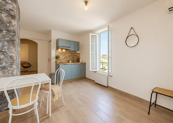 Proche Centre - Lit Queen, Cafe Offert ! Apartment Nancy